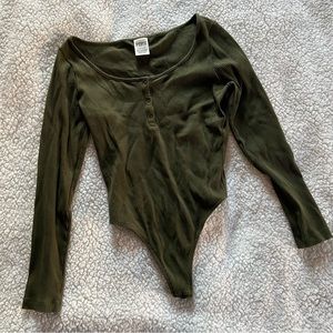 nwot vs pink bodysuit